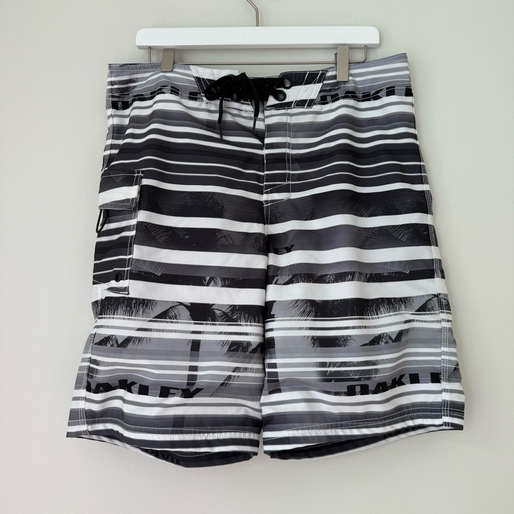 Oakley‎ Men's Black and Gray Swim Shorts Sz 34
